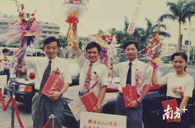 1994年珠海1993年度科技进步突出贡献奖励大会召开，陈利浩作为首席获奖者摘得珠海市科技重奖特等奖。