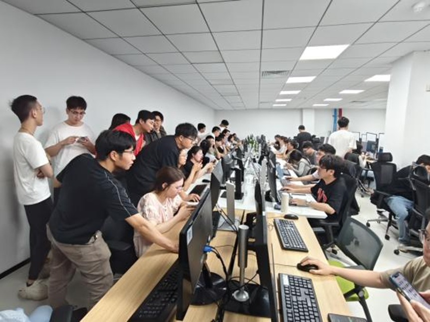 jiuyou.com故事 | 代码之外，看见程序员的“人”