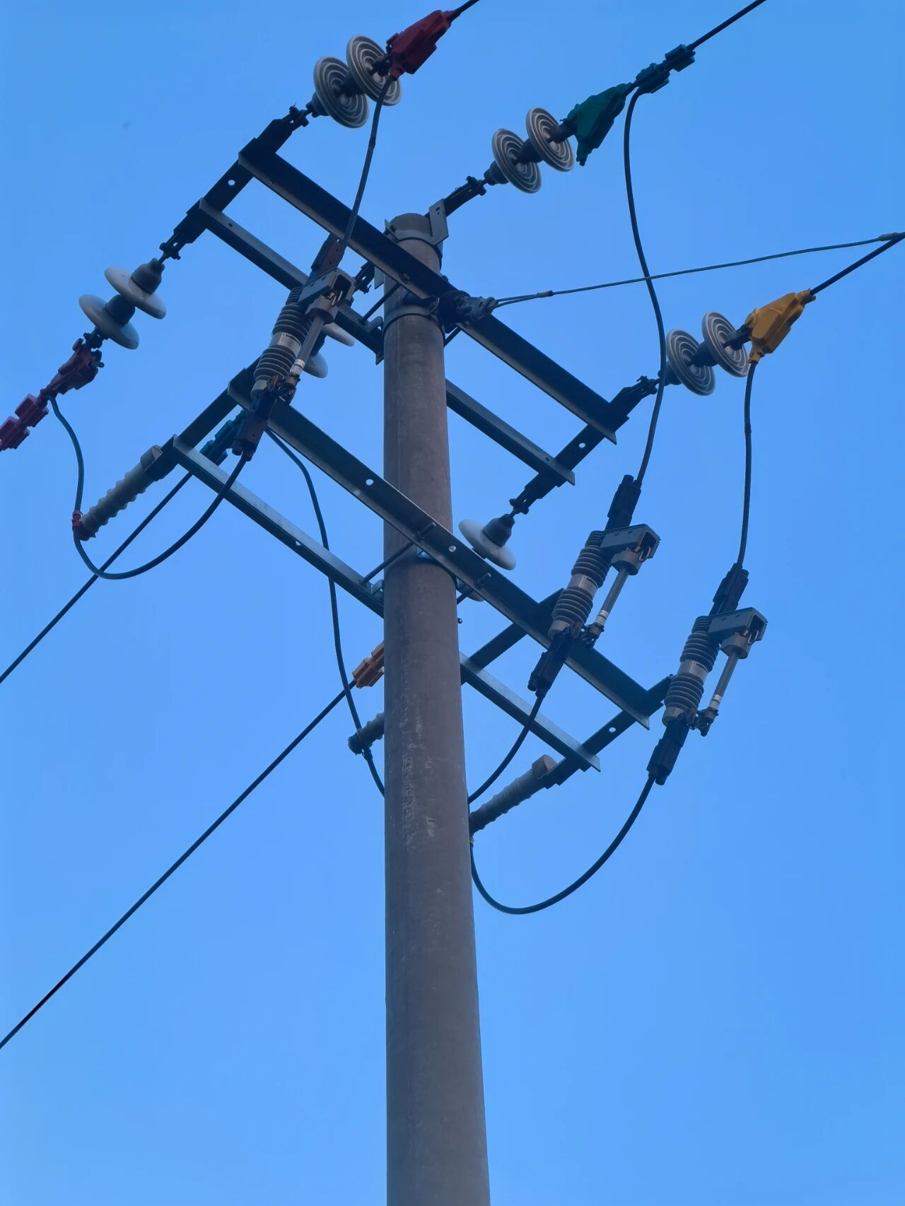 新型一二次融合智能速断开关