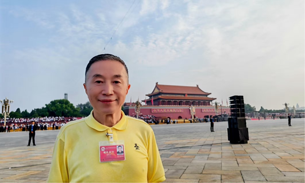 观海融媒 | 心潮澎湃！陈利浩受邀观礼，畅谈国防创新震撼瞬间